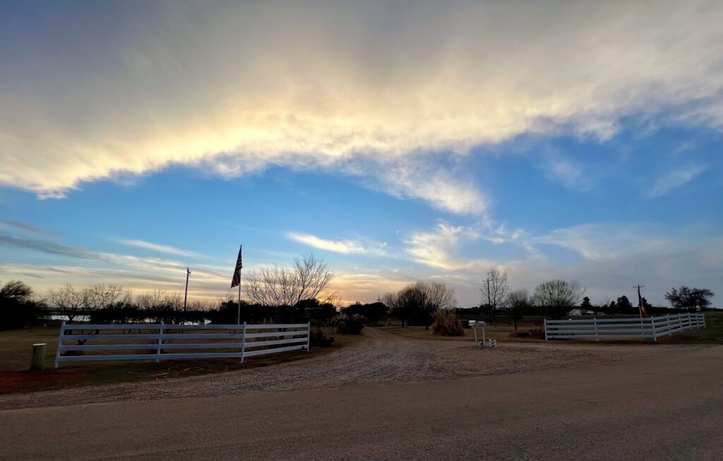 Cozy Lake Cottage, Blackwell, TX, Texas – photo 1 of 1