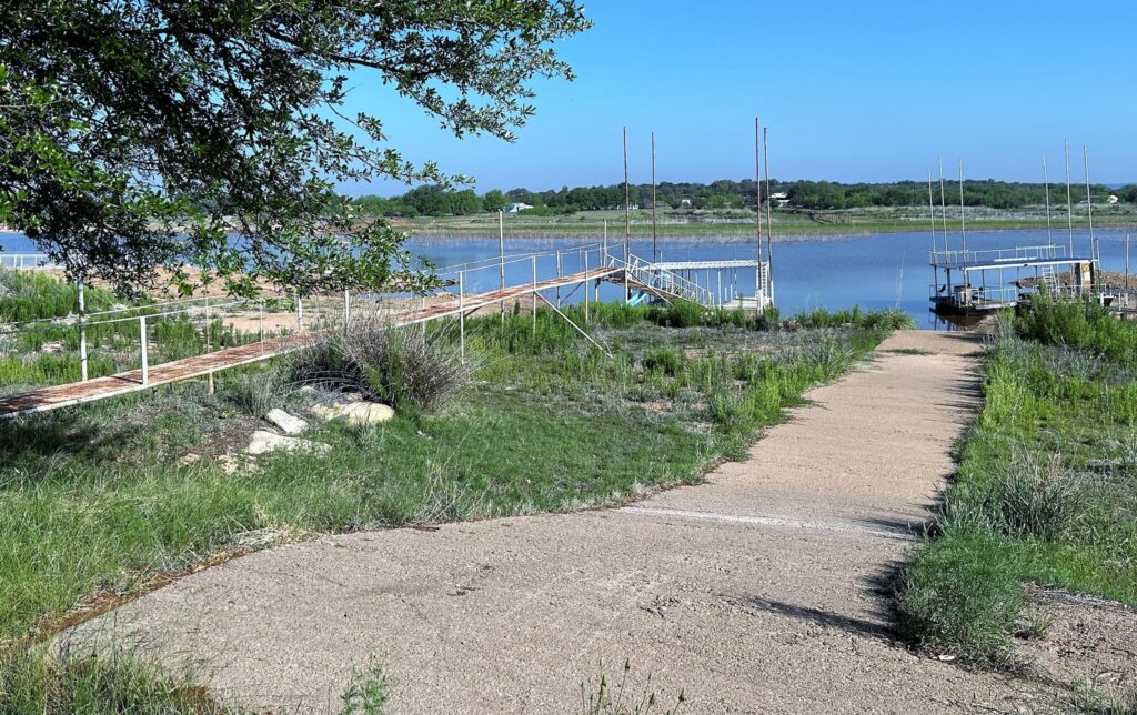 Lakefront Cabin on 2 Lots Oak Creek Lake, Blackwell, TX, Texas – photo 1 of 2